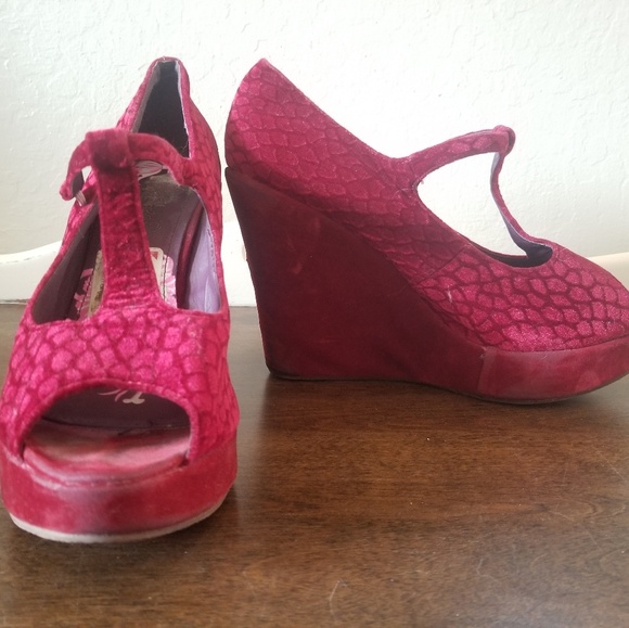 Ed Hardy Shoes - Ed Hardy Wedges Ed Hardy Shoes - Ed Hardy Wedges